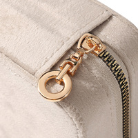 Organisateur de bijoux carré en velours en gros, mini boîte de rangement portable pour bagues et boucles d'oreilles, étui de voyage pour femmes, personnalisable avec logo