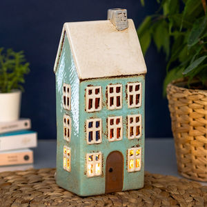 Portacandele in Ceramica Fatti a Mano a Forma di Casa di Campagna, Lanterne Decorative Blu Chiaro per Candele Tealight, Graziose e Accoglienti per la Decorazione della Casa - Product Image 3