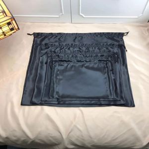 Sacs à poussière en satin noir de haute qualité avec logo personnalisé, sacs en satin de soie à cordon pour perruques, emballages pour vêtements et chapeaux, pour promotions - Product Image 3