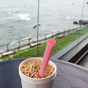 Pailles à boisson en forme de cœur en vrac, en plastique rigide durable, style mignon, couleurs rose, rouge, noir, jaune, couleur personnalisée pour restaurants, fêtes et événements - Product Image 3