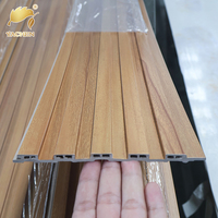 Grille décorative ignifuge en WPC à grain de bois pour mur intérieur de villa et salon