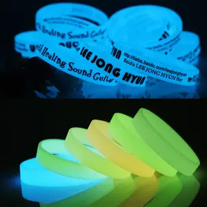 Eco-Vriendelijke Bedrukte Siliconen Polsband Custom Logo Lichtgevende Sport Glow In Siliconen Polsband
