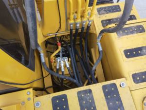 Excavadora Komatsu PC220 Usada de Alta Calidad, de Japón, a Bajo Precio, con Componentes Principales: Caja de Cambios, Bomba, Rodamientos, Motor, Engranajes, PLC, 22 Toneladas - Product Image 3