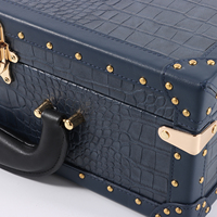 Mini valise de voyage de style vintage classique de 13 pouces coffre en cuir PU grain de crocodile conception intemporelle stockage de bijoux