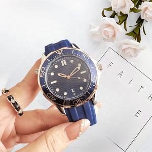 Montres de luxe pour hommes, lumineuses, tendance, montre de plongée sportive pour hommes, bracelet en caoutchouc noir, lunette en or rose, affichage de la date - Product Image 4