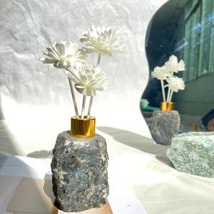 Flacon Vide pour Diffuseur à Bâtonnets avec Cristaux Bruts de Quartz Rose et Aventurine, Bouteille de Diffuseur d'Huiles Essentielles avec Pierres Brutes - Product Image 4