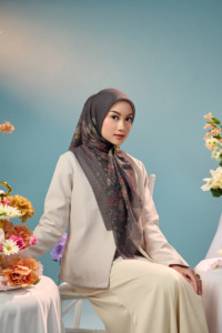 Foulard carré de luxe Sincere Jasmine Alaska Voal avec boîte rigide pour usage quotidien modeste des musulmanes - Product Image 3