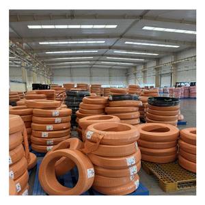 Tuyau en caoutchouc robuste avec insert en tissu - Tuyau industriel polyvalent, durable et flexible pour diverses applications. - Product Image 5