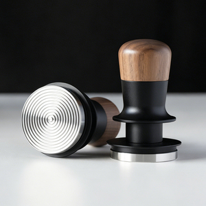 Prensador de Café Moderno con Mango de Madera, Base de Acero Inoxidable, Diseño Ondulado, Profundidad Ajustable, Presión Constante 51/53/58mm - Product Image 1