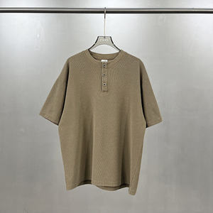 Chemise Henley en tricot gaufré surdimensionnée pour homme, t-shirt vintage en polyester/coton lavé, manches courtes, haut décontracté - Product Image 3