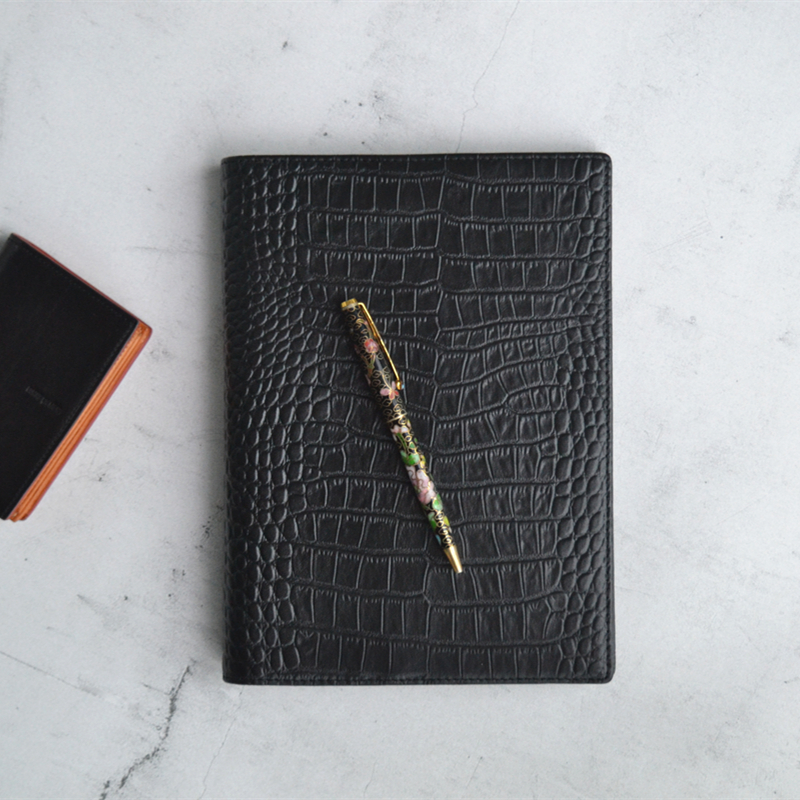 Petit anneau cool noir carbone a5