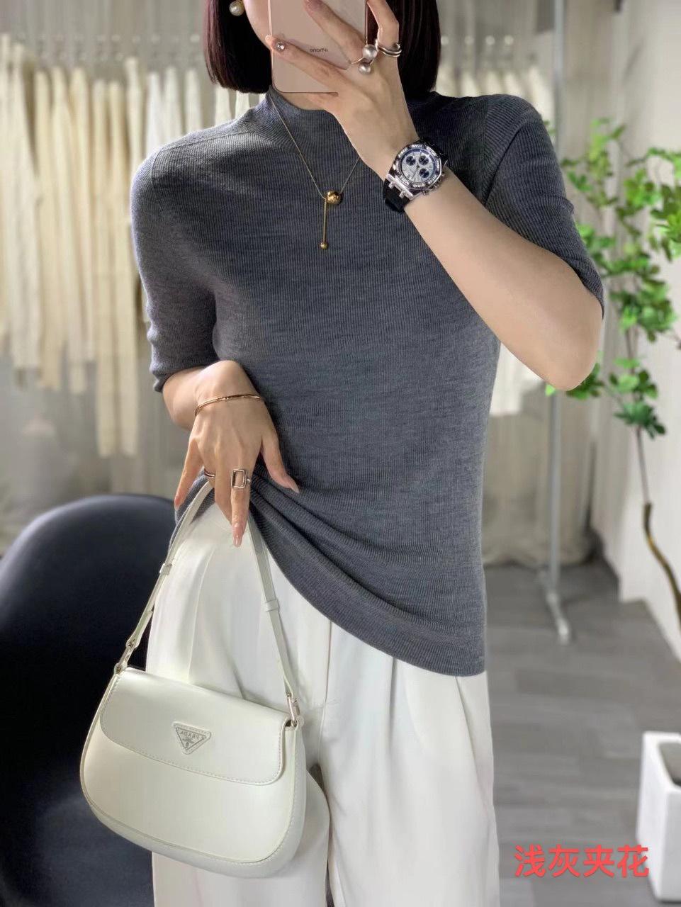 คลิปหนีบผมลายดอกไม้สีเทาอ่อน