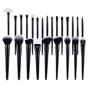 Juego de 24 Brochas de Maquillaje de Pelo Sintético con Logotipo Personalizado, Mango de Madera, Brochas de Abanico, Kit de Brochas para Rostro y Ojos de Marca Privada - Product Image 1