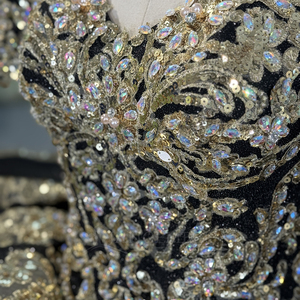 Robe de bal scintillante en mousseline de soie pour Quinceañera, modèle Dy5841, avec appliques noires et dorées, luxueuse, coupe cœur, pour fête d'anniversaire ou bal de promo - Product Image 2