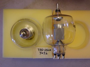 HF Power Triode หลอด 7092/<span class=keywords><strong>FU</strong></span> 606,TB5/2500,6T50 RF Electron Tube - Product Image 4