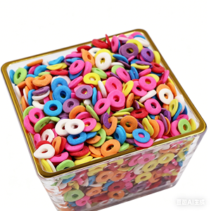 Gâteau coloré garni de tranches espagnoles, de bonbons fins, de décorations florales, de étoiles et de perles de sucre rondes - Product Image 6