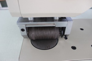 เครื่องเย็บผ้าอัลตราโซนิก 20KHZ รุ่น AH-100Q จากจีน คุณภาพดี สำหรับเย็บผ้าแบบไม่ทอ ผลิตผ้าปูโต๊ะ และเย็บถุงผ้า - Product Image 3