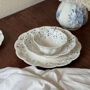 Service de table en porcelaine French <span class=keywords><strong>Muse</strong></span> Plant Blue Branches - Vaisselle rétro compatible micro-ondes comprenant assiette, tasse à café et assiette à dessert - Product Image 2