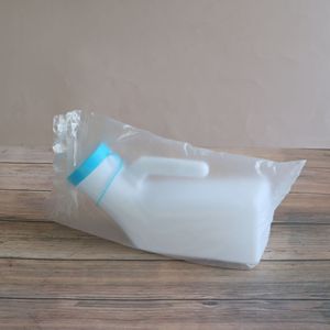 Urinoir pour hommes 1000 ml en plastique, type sur pied avec bec fileté pour les soins aux personnes âgées et l'utilisation en voiture - Product Image 1