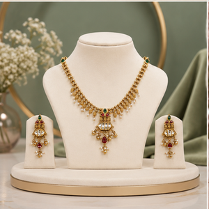 Conjunto de Collar y Aretes Prayom Trendy Chapados en Oro de 22K con Detalles de Perlas de Agua Dulce para Ocasiones de Compromiso y Boda - Product Image 4