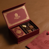 Emballage de cadeau de truffe de luxe écologique de qualité alimentaire avec logo personnalisé boîte de chocolat à fermeture magnétique rouge en papier rigide avec ruban