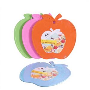 CASAMAX WL AZ-6645A Tagliere da Cucina in Plastica a Forma di Mela 30*29 CM - Colori Assortiti - Product Image 1