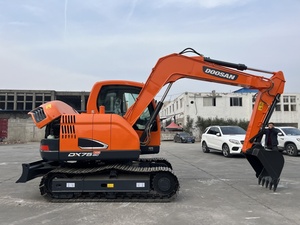 รถขุดไฮดรอลิกมือสอง DOOSAN D75-9C ขนาด 7.5 ตัน สำหรับงานคลุมดินในพื้นที่ขยะ มีความยืดหยุ่นสูง ทนทานยาวนาน - Product Image 1