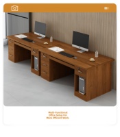 Ensemble de bureaux doubles avec chaises, design minimaliste moderne, poste de travail informatique face à face, tiroirs, bureau de direction en bois mural