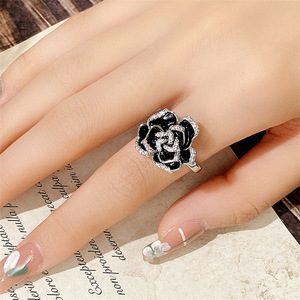 Anello con Design a Rosa Nera, Stile Vintage, Gioiello da Dito per Donne - Product Image 2