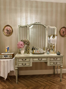 Coiffeuse en bois massif sculpté de style français avec une finition antique et un miroir, convient aux salles de maquillage de la <span class=keywords><strong>chambre</strong></span> à coucher. - Product Image 2