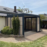 Pergola moderne en aluminium à persiennes, rideaux à persiennes sur tous les côtés, cour, terrasse, lumière réglable, imperméable