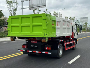 Precio de fábrica: Camión de basura HOWO 4*2 con brazo gancho, camión de basura de 5 toneladas con contenedor de residuos en venta - Product Image 5