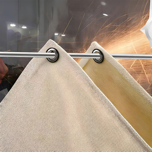 Couverture de soudage en fibre de verre ignifuge et résistante à la chaleur pour la protection contre les étincelles et les éclaboussures - Product Image 2