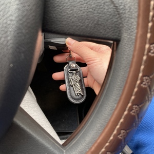 Llavero de Cuero San Judas Tadeo, Porta Llaves Metálico, Regalo Religioso, San María, San Benito, Jesús, San Judas - Product Image 4