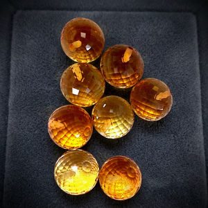 Vente en gros de billes de citrine naturelle Gopika 10MM, pierres précieuses jaunes taillées en forme de perle avec jeu de couleurs/effet de feu pour la fabrication de bijoux - Product Image 4