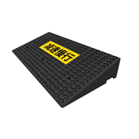 Tapis de seuil, rampe de passage, traversin de trottoir, rehausseur d'escalier, caoutchouc, bosse ralentissante, solide