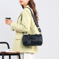 Tas Selempang Silinder Retro Rivet Baru 2026 Unisex, Tas Bahu Model Barrel, Grosir, Untuk Perjalanan, Belanja, Penggunaan Sehari-hari, Fashion