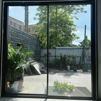 Puerta Corredera de Vidrio con Mosquitera Desmontable de Acero Inoxidable, Sistema de Rodillos Silencioso y Suave para Entrada de Villas, Hoteles y Exteriores de Aluminio