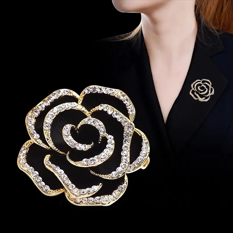 럭셔리 카탈로그 디자이너 드레스 브로치 다이아몬드 여성 고급 레트로 브로치 동백 더블 C 의류 액세서리