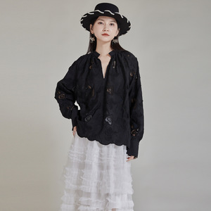 Femmes haut de gamme industrie lourde coton Simple Chic papillon brodé décontracté creux avec bouton décoration chemisiers pour femmes - Product Image 5