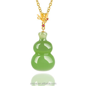 Colgante de Jade Natural Verde Espinaca de Grado A Certificado, Jade Verde Hotan, Calabaza 3D, Hebilla de Oro de 18K con Incrustaciones de Rubí - Product Image 3