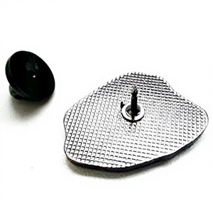 Épinglette de sécurité en émail avec design requin sauteur en métal magnétique - Product Image 4