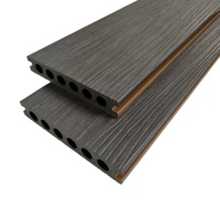 Échantillon Gratuit - Revêtement de Sol Extérieur en Composite Coextrudé Antidérapant, Imperméable, Résistant aux UV, Couleur Teck, 140*23mm, Lisse, à Clipser