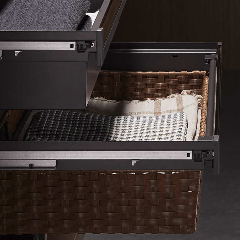 600 containers of mocha color