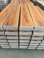 Plancher en vinyle de luxe SPC à grain de bois de chêne brillant, imperméable, pour la décoration intérieure de la maison, vente en gros