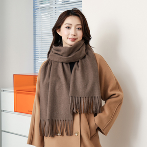 Bufanda de lana de diseñador para mujer para invierno, moda Otoño Invierno, chal cálido grueso con cuello largo con borlas, Color sólido personalizable - Product Image 3