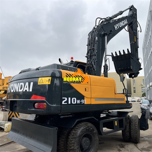 Excavadora de Ruedas Hyundai 210W-9t, Usada, en Estado Original, con Neumáticos Originales, Motor y Componentes Principales en Venta - Product Image 3