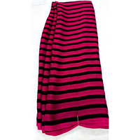 Tissu en mousseline de georgette rayé rose et noir imprimé numériquement sur mesure pour robes et vêtements féminins, idéal pour les robes et les krutis pour femmes.