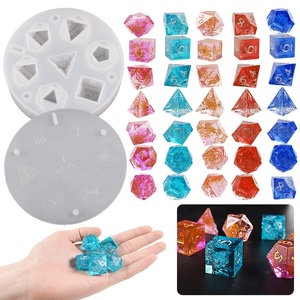 CARATTE 7 cavités moules en résine polyédrique moules en silicone pour la <span class=keywords><strong>fabrication</strong></span> de dés en résine époxy bricolage, jeu de société de table - Product Image 1