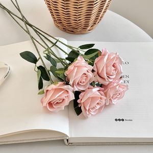 Fleur artificielle en gros, rose beige en soie pour la décoration de mariage - Product Image 2
